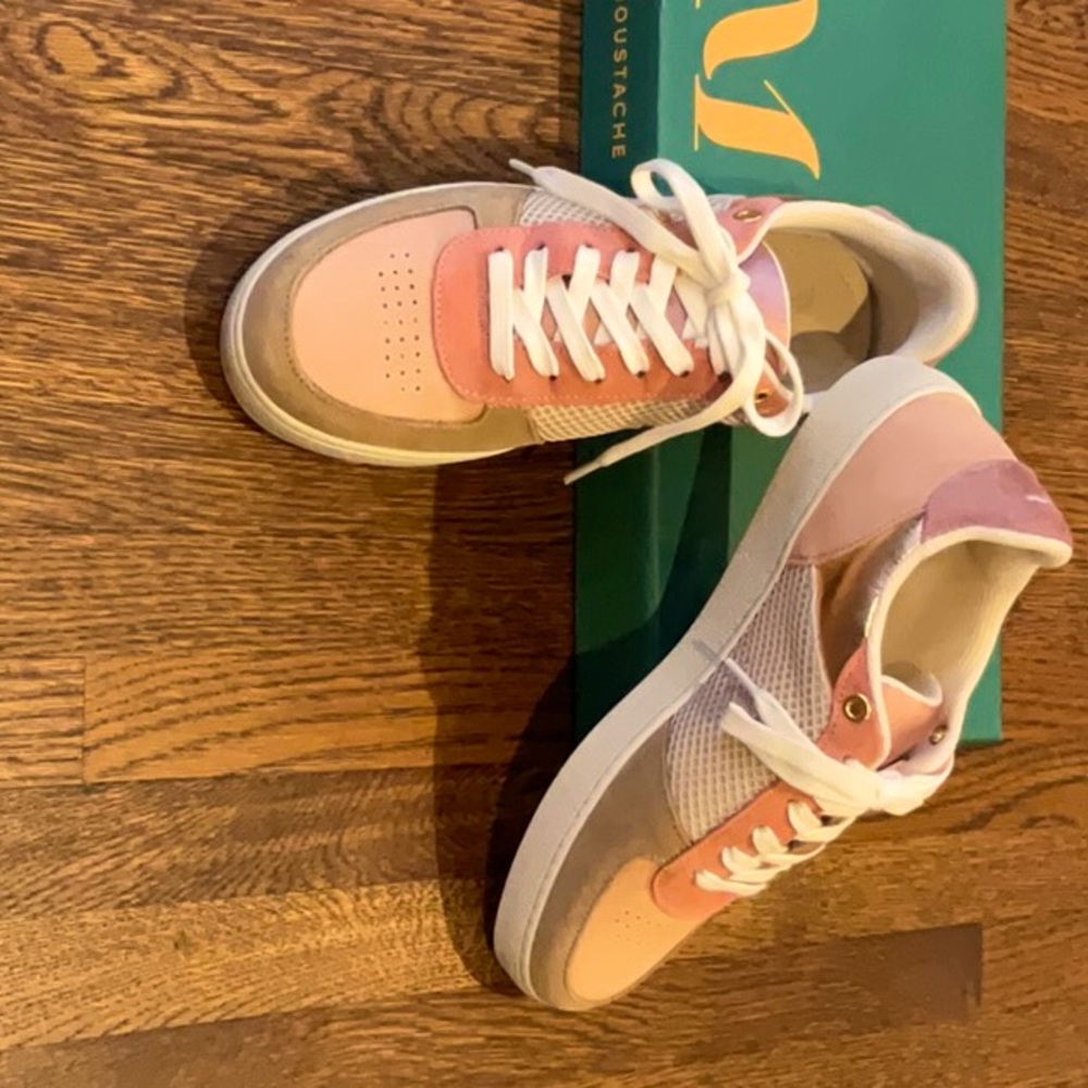 SNEAKERS